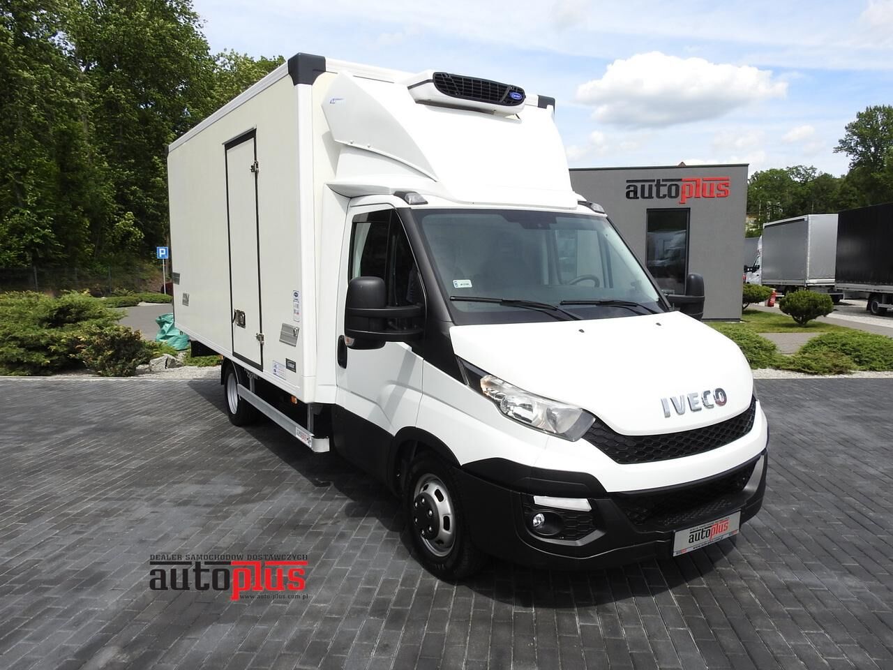 tovornjak hladilnik < 3.5t IVECO DAILY 35C15 KONTENER CHŁODNIA 0*C 10 PALET TEMPOMAT KLIMATYZACJA