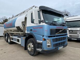 tovornjak cisterna za gorivo Volvo FM300