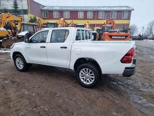 nov pick-up Toyota Hilux