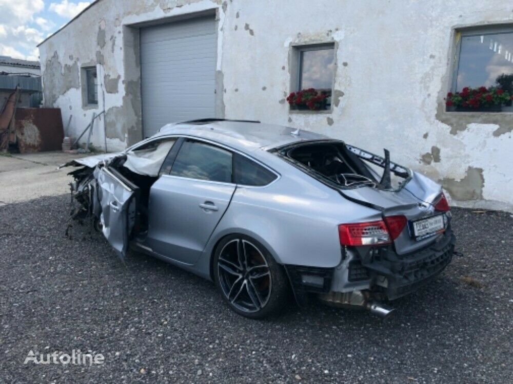 poškodovan sedan Audi A5 3.0 TDI quattro